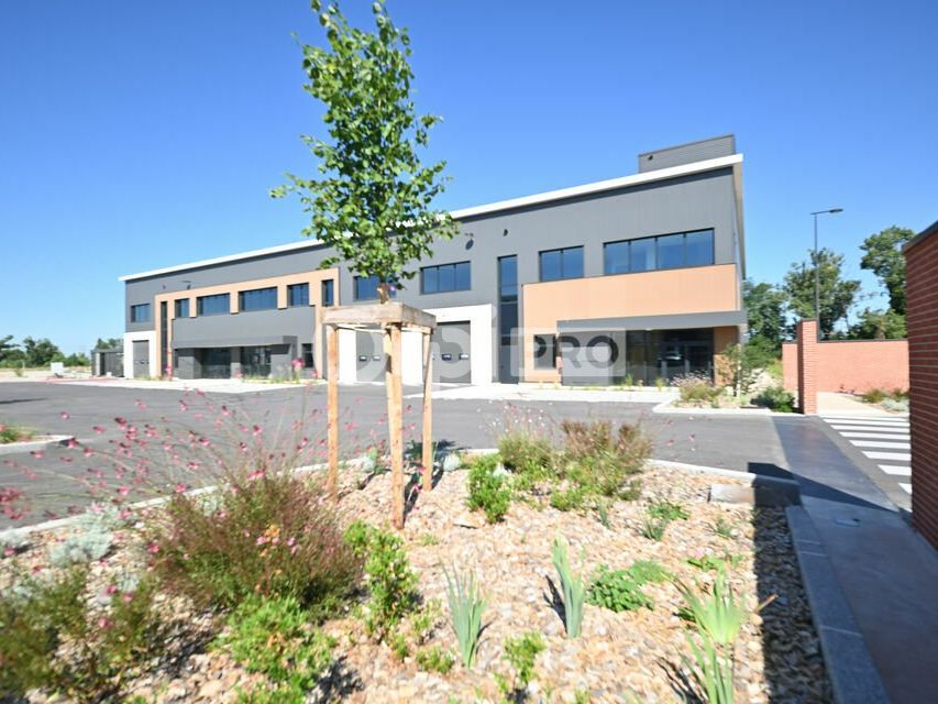 LOCAL D'ACTIVITE A LOUER - SAINT PRIEST