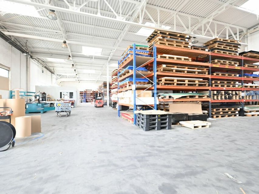 Location local d''activites 1000 m² non divisibles