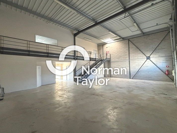 Location local d''activites 250 m² non divisibles