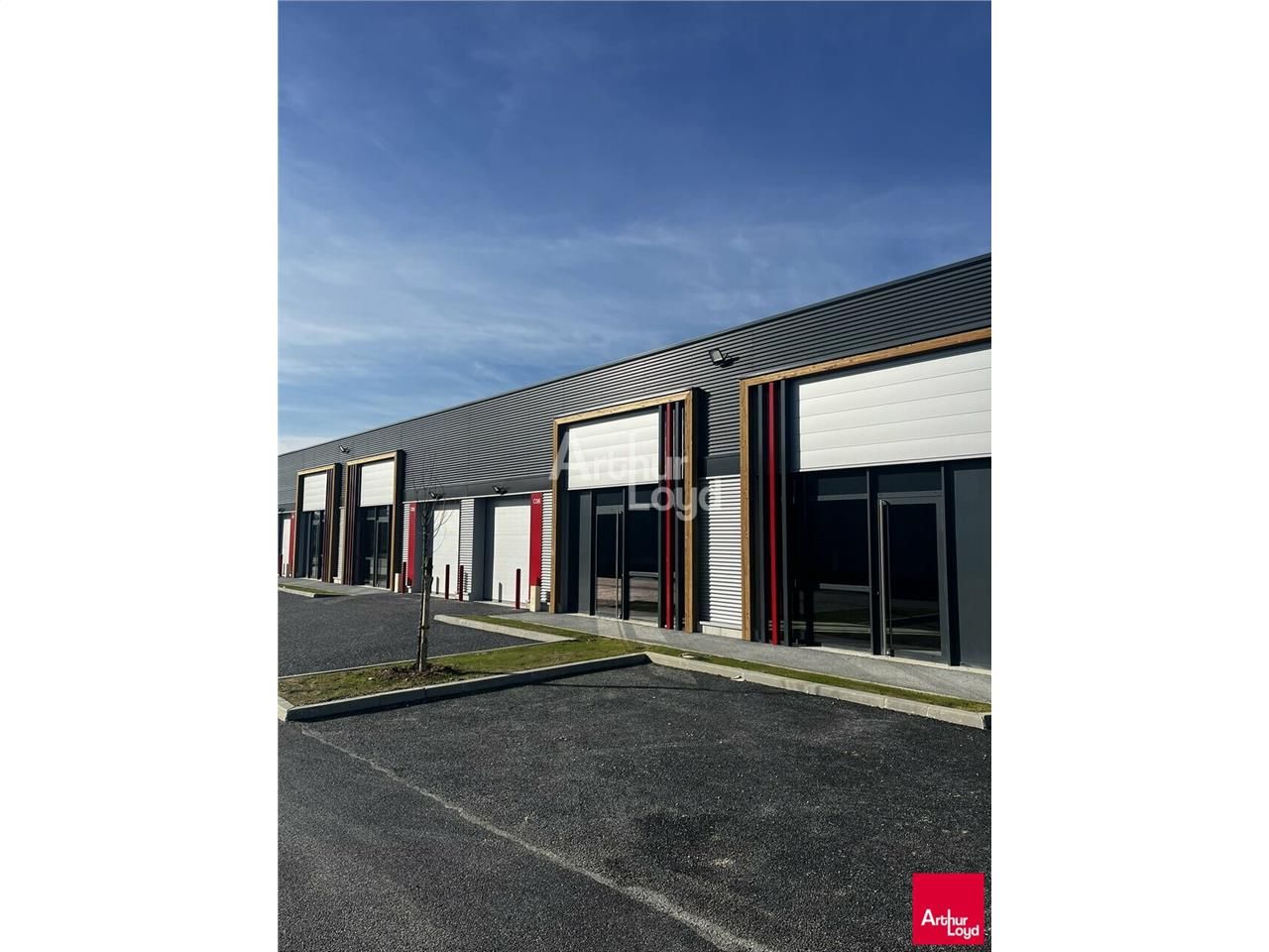 Location local d''activites 195 m² non divisibles