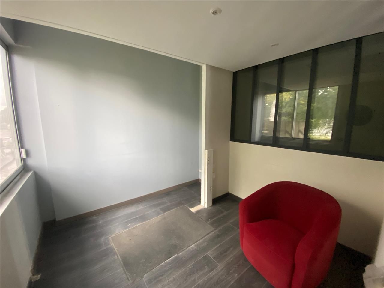 Location local commercial 300 m² à Le Haillan