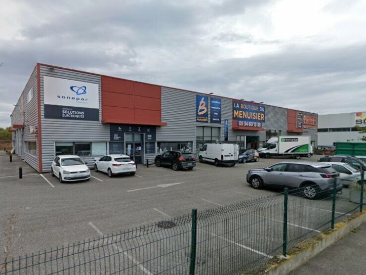 Vente local d''activites 2080 m² non divisibles