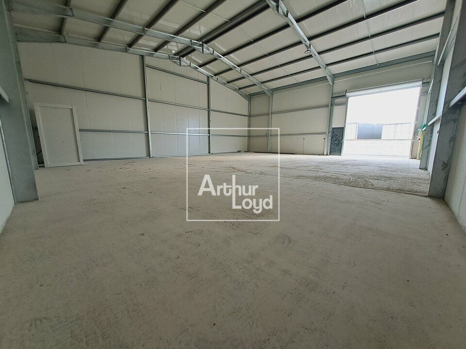 LOCAUX NEUFS - LOCATION - SAINT GERMAIN LAVAL