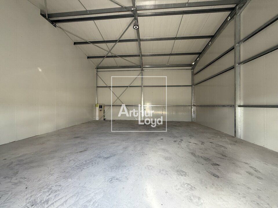 Location local d''activites 360 m² divisibles à partir de 120 m²