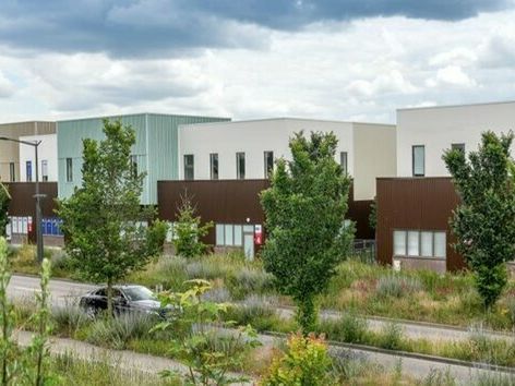 Vente local d''activites 3366 m² divisibles à partir de 630 m²