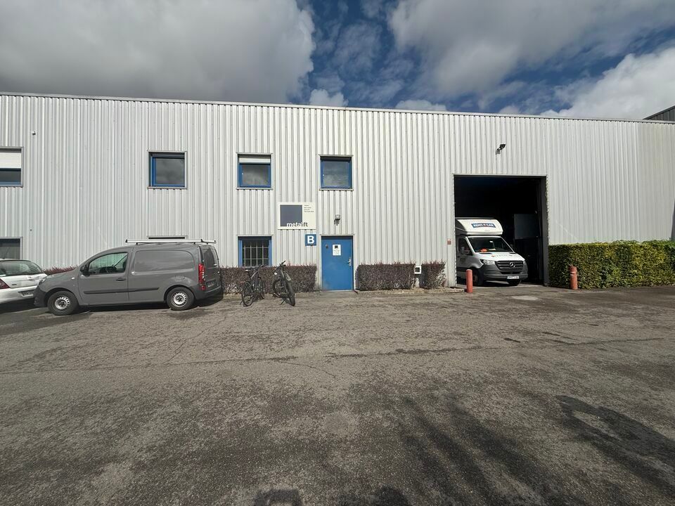Location local d''activites 682 m² non divisibles