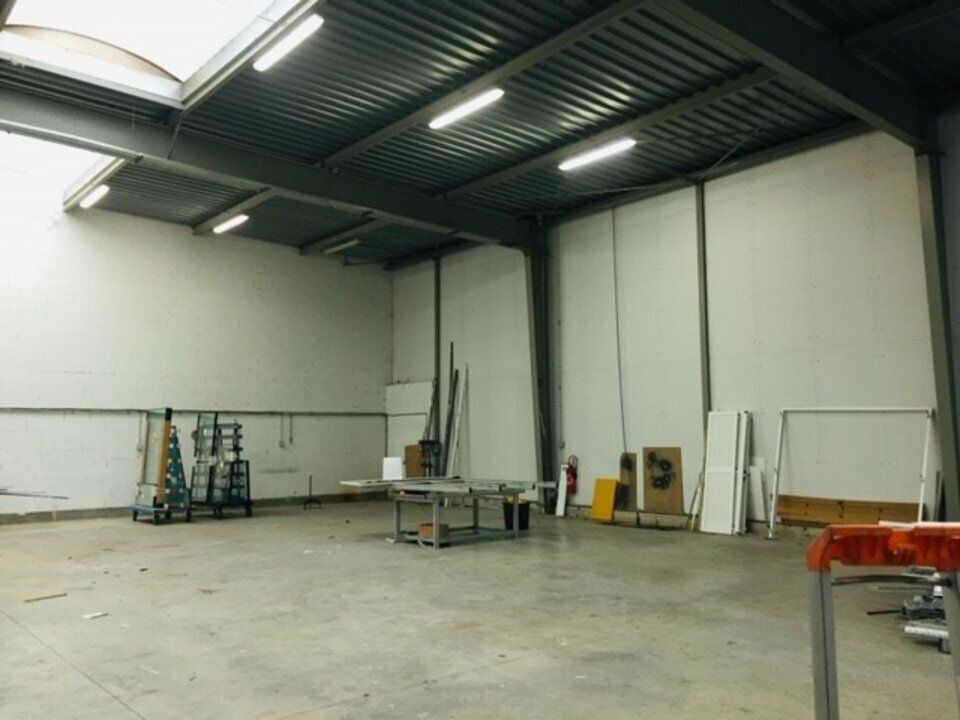 Acti'log Transaction vous propose à la location à Argenteuil, un local d'activités/bureaux idéalement situé entre l'A15 et l'A86.