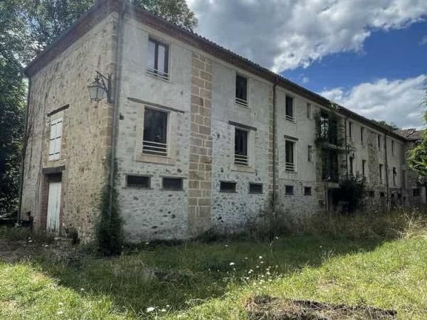 Location entrepôts 1000 m² non divisibles