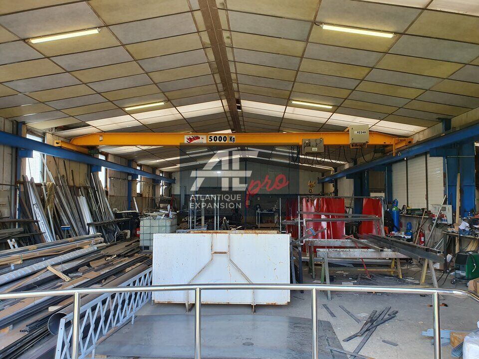 Vente local d''activites 916 m² non divisibles