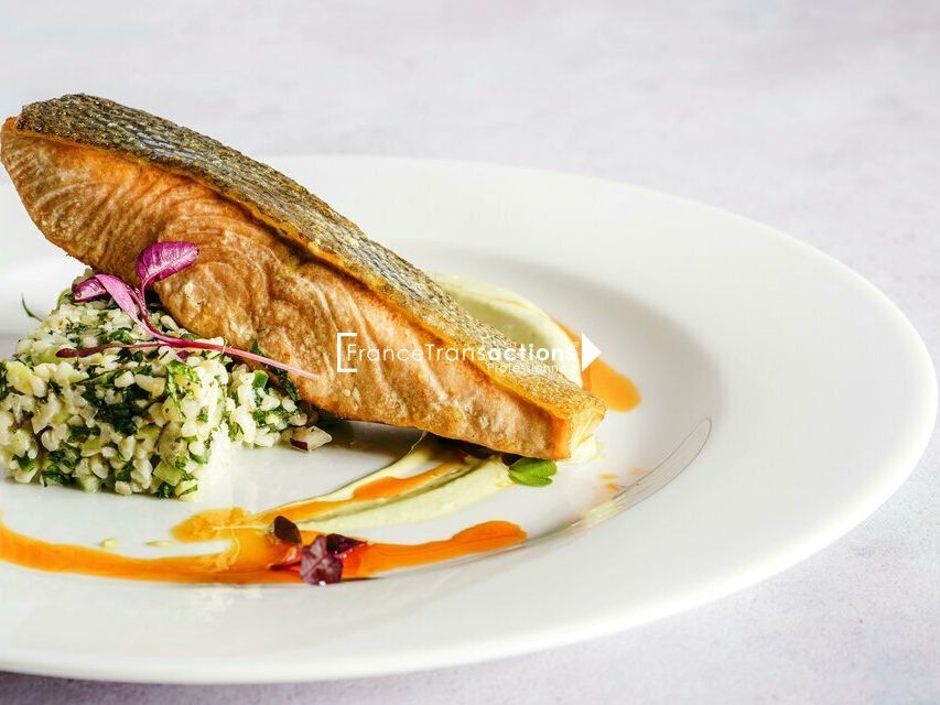 CASTANET – À CÉDER RESTAURANT LICENCE 3 AVEC TERRASSE ET GRANDE VITRINE