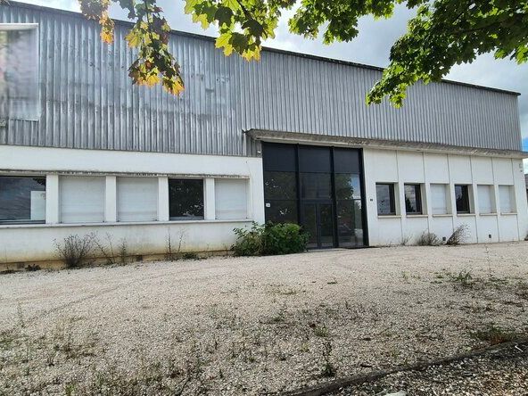Location local d''activites 800 m² non divisibles