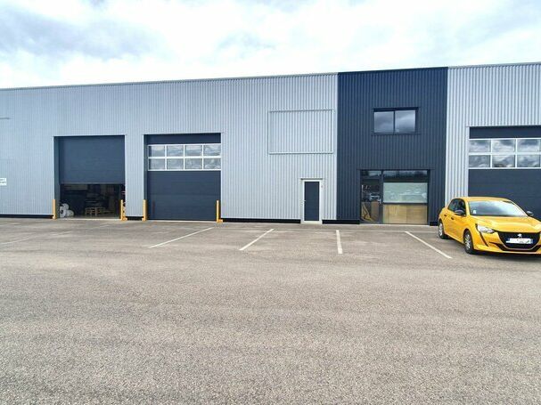 Location local d''activites 370 m² non divisibles