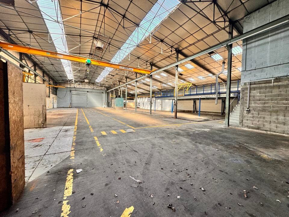 Vente local d''activites 2410 m² divisibles à partir de 240 m²
