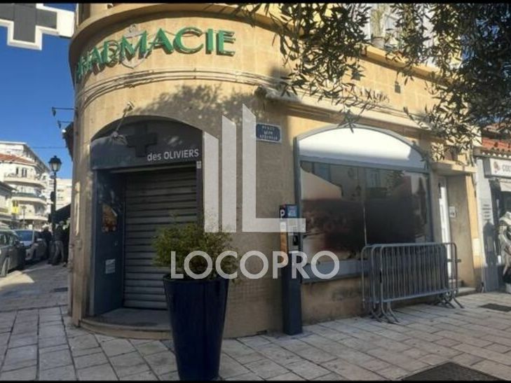 Location local commercial 79 m² non divisibles