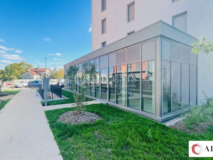 A LOUER - LOCAL COMMERCIAL - 147 M²