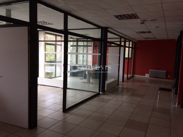 A VENDRE OU A LOUER BUREAUX