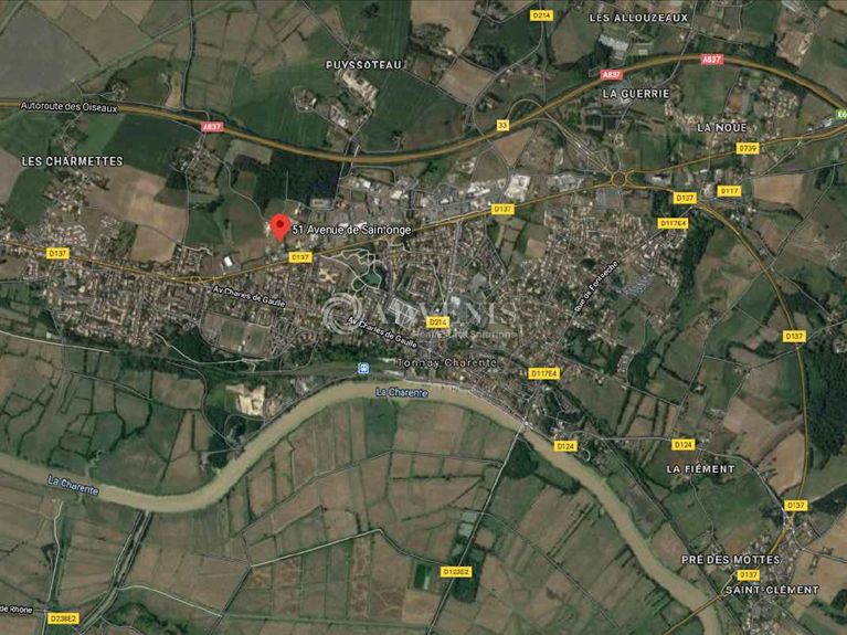 420 m² pour ce local commercial en location à Tonnay charente