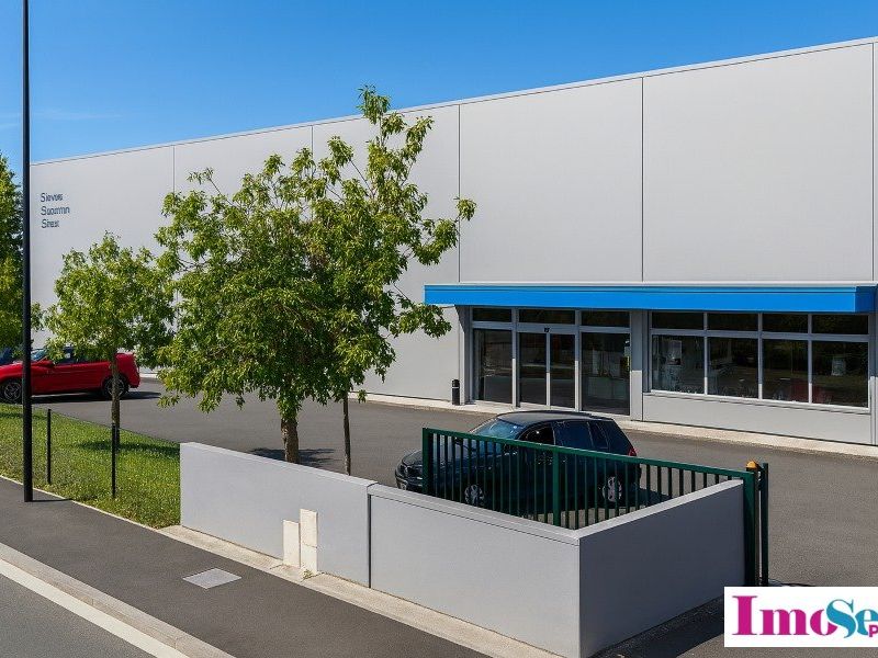 Vente local 2230 m² non divisibles