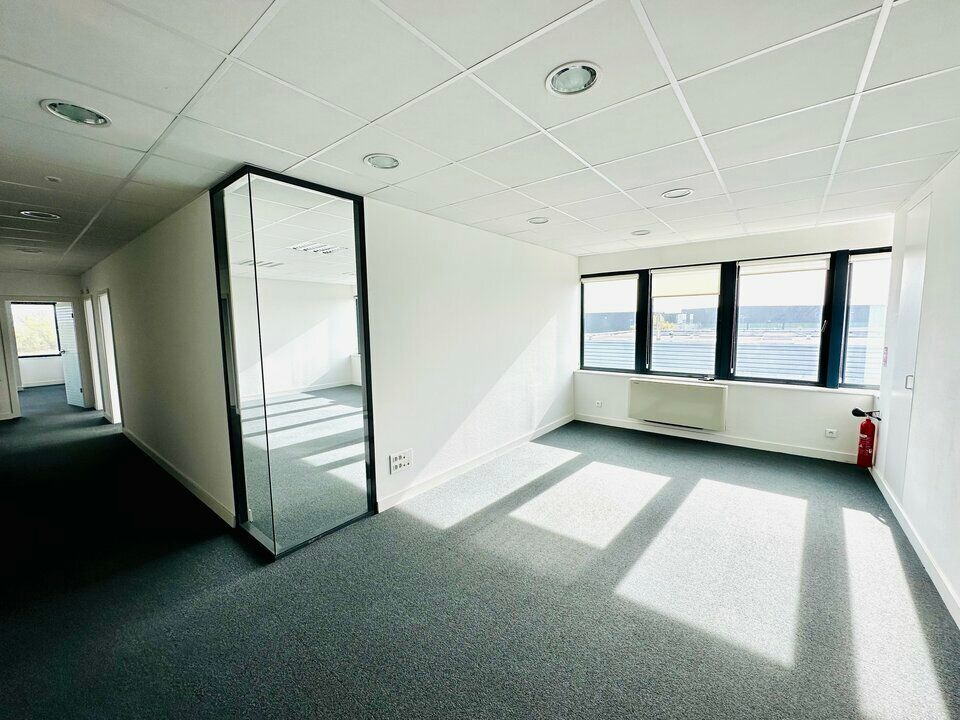 Locaux à la vente et à la location à Entzheim 