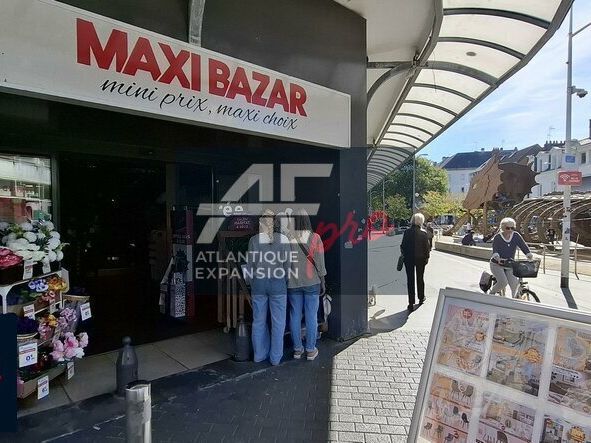 RARE Local Commercial d'angle 1400m² en centre-ville de Saint-Nazaire 