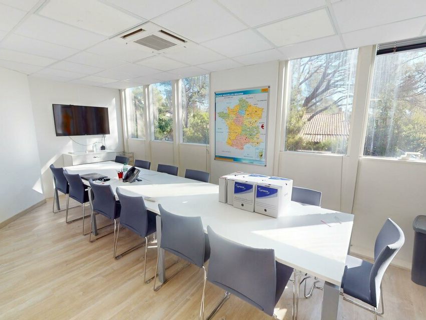 430 m² pour ce bureaux en location à Saint-raphaël