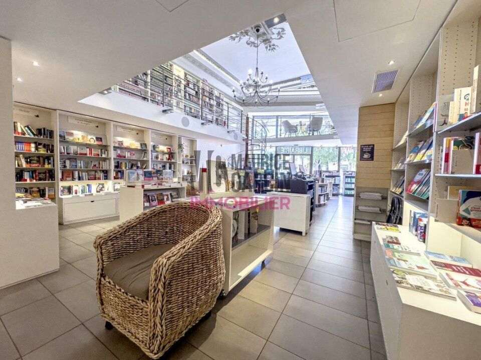 Fonds de commerce librairie et jeux de société de 150 m² à Cavaillon