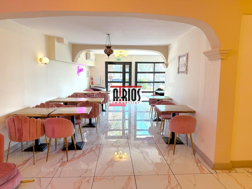 Location local commercial 145 m² non divisibles