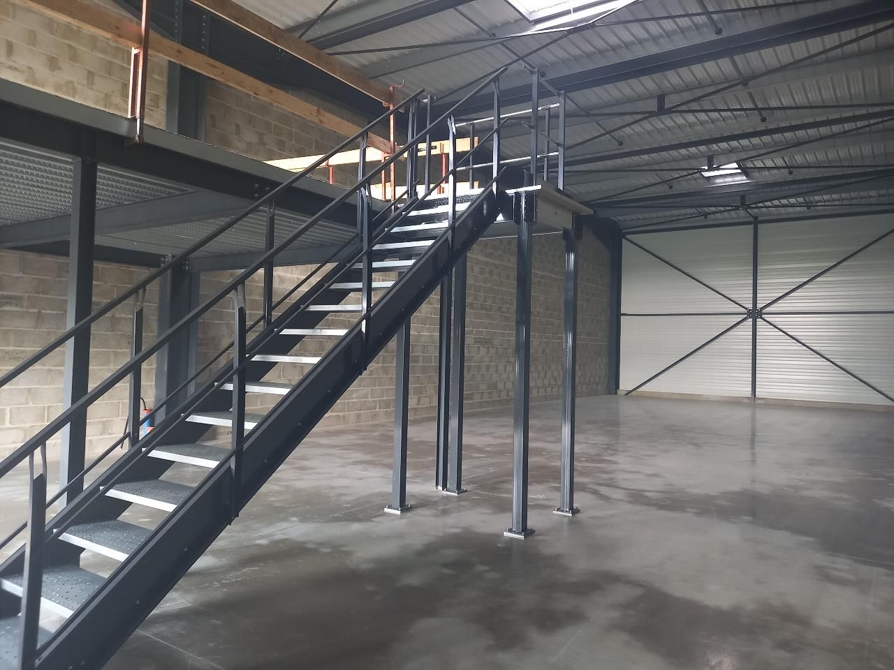 NEUF - Proximité voie rapide.