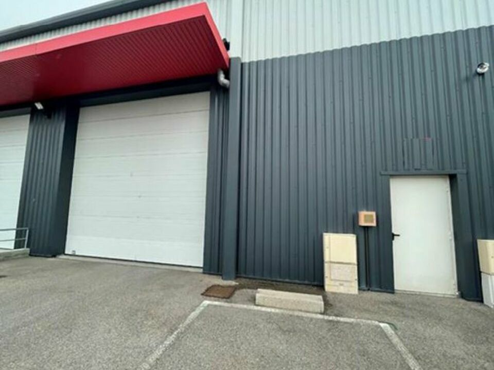 Location local d''activites 341 m² non divisibles