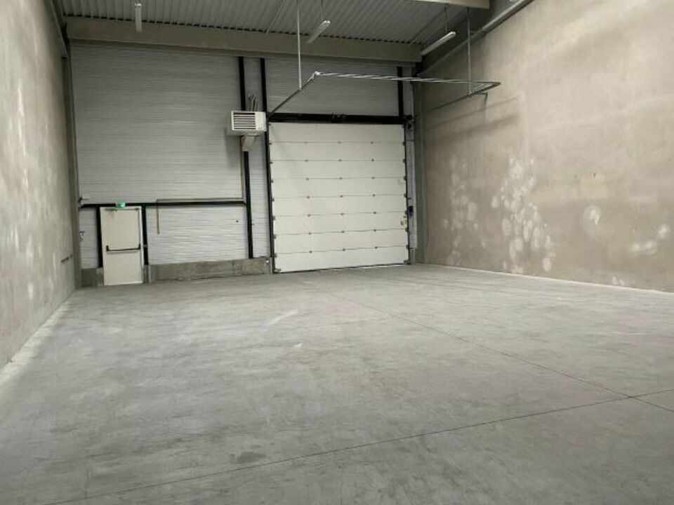 À LOUER – LOCAL D'ACTIVITÉS DE 341 m² – ST-QUENTIN-FALLAVIER / PARC SÉCURISÉ