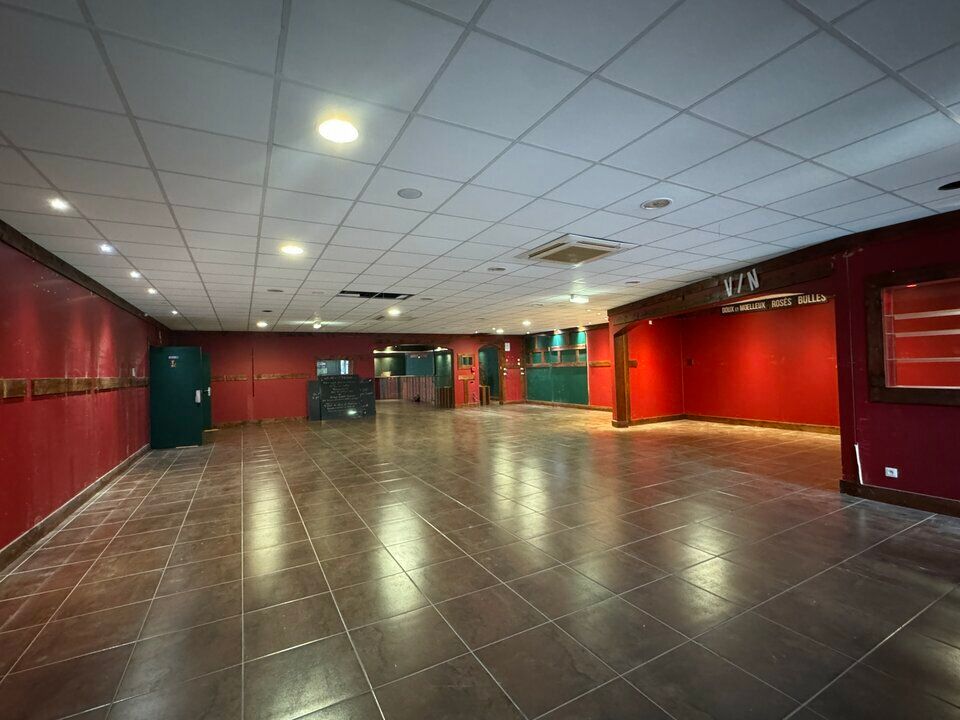 TOURS NORD COMMERCE A LOUER 370 M² PROXIMITE TRAMWAY ET PARKINGS PRIVATIFS