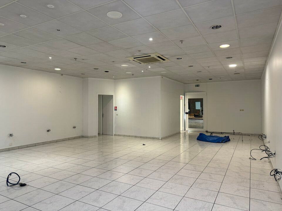 Location local commercial 86 m² non divisibles