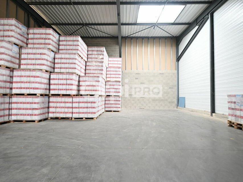 Location local d''activites 300 m² non divisibles