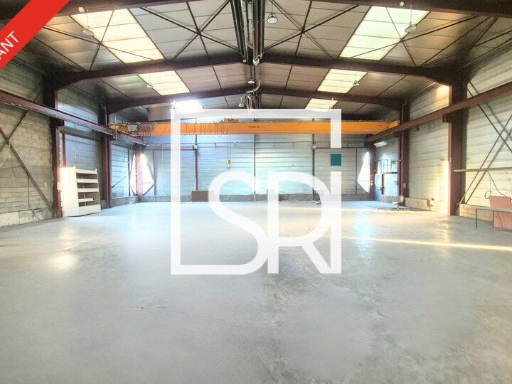 Location entrepot 1200 m² non divisibles