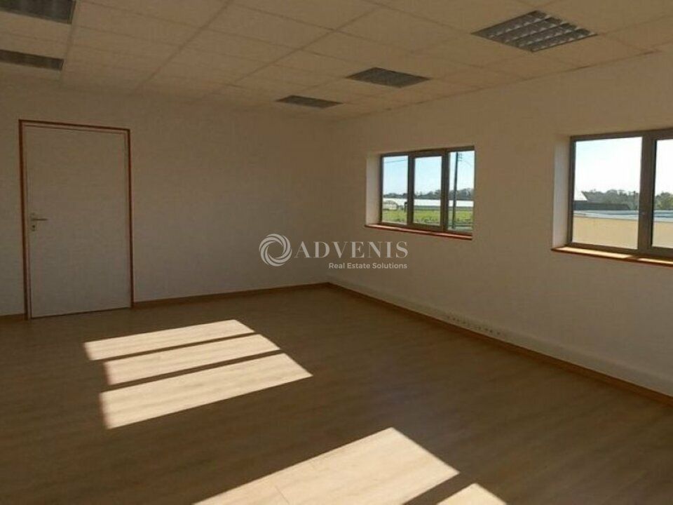 Bureaux de 54 m² à 110 m²  accompagnés de stationnements