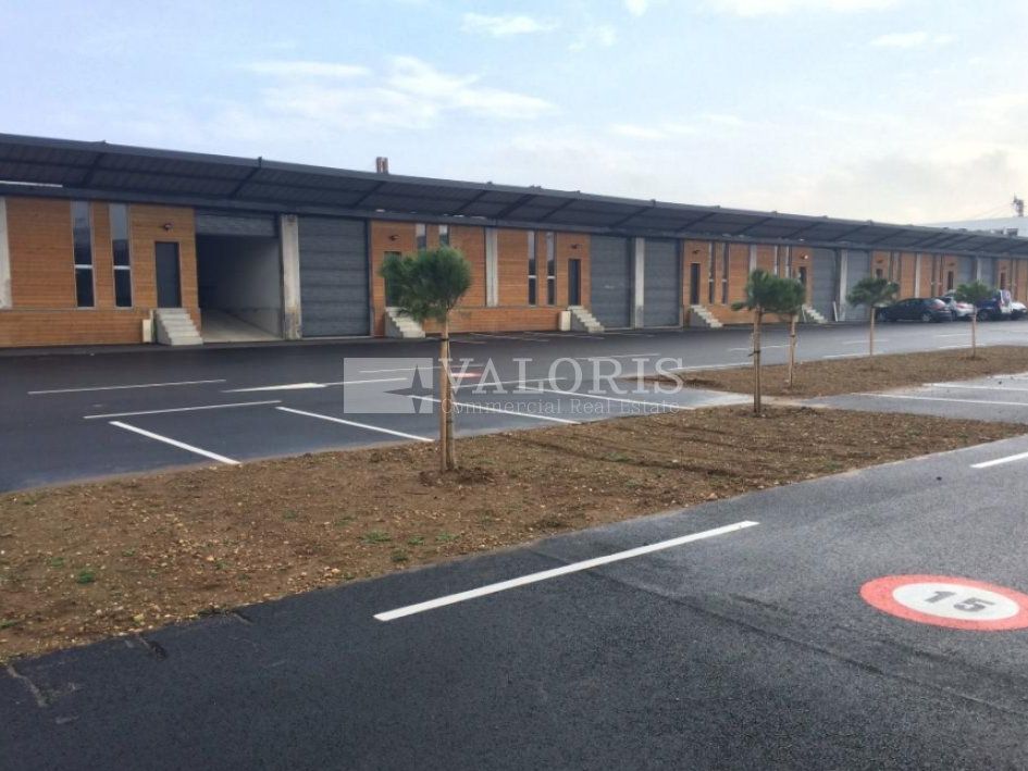 Location local d''activites 335.95 m² non divisibles