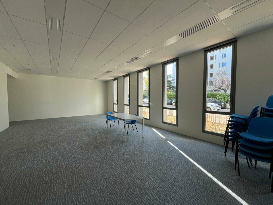 Grand immeuble de bureaux à vendre à Villeurbanne