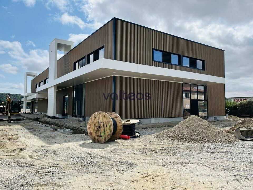 Location local d''activites 1922 m² divisibles à partir de 250 m²