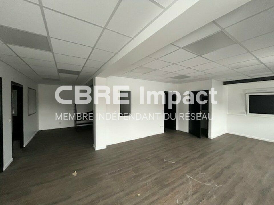 Cernay-les-Reims local d'une surface total de 747 m² 