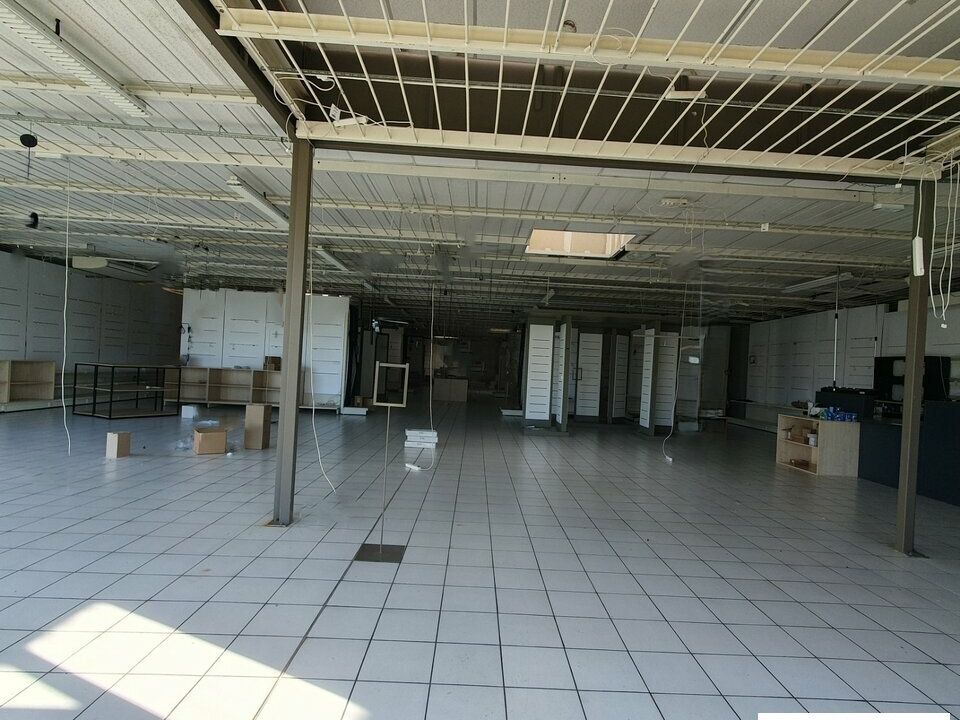 Location local commercial 808 m² non divisibles