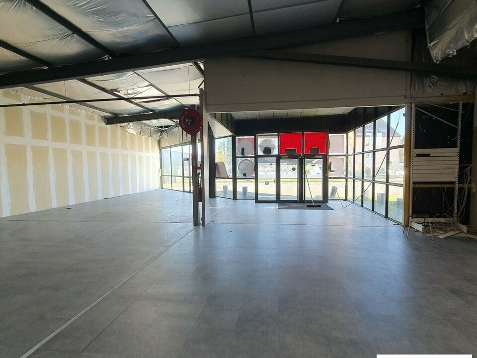 Local commercial situé dans la zone commerciale Chambéry-Chamnord.