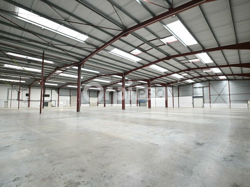 Location local d''activites 3603 m² non divisibles