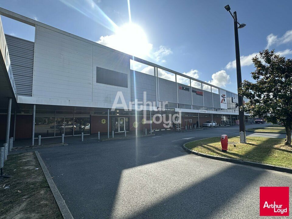 Superbe emplacement commercial - BEAUGE 2 - 245m²
