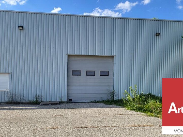 ARDECHE - LE TEIL - A VENDRE BÂTIMENT INDÉPENDANT A USAGE D'ENTREPÔT ET BUREAUX AVEC LOGEMENT 