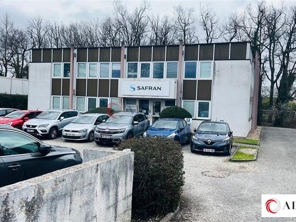 A LOUER - BATIMENT DE BUREAUX- 711 M²