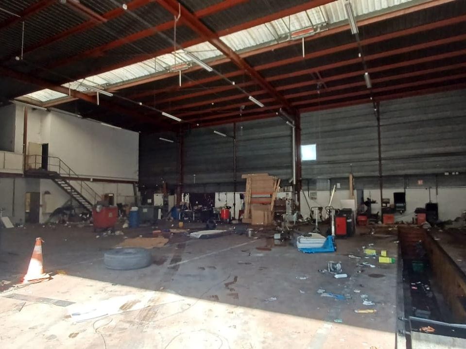 Location entrepôts 1500 m² non divisibles