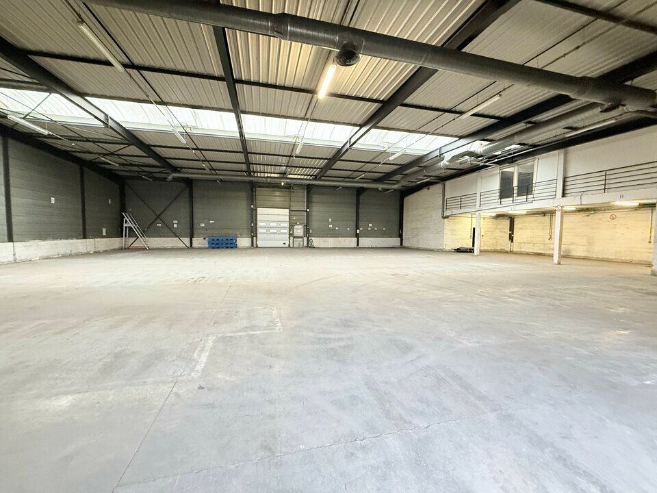 Location local d''activites 1487 m² non divisibles