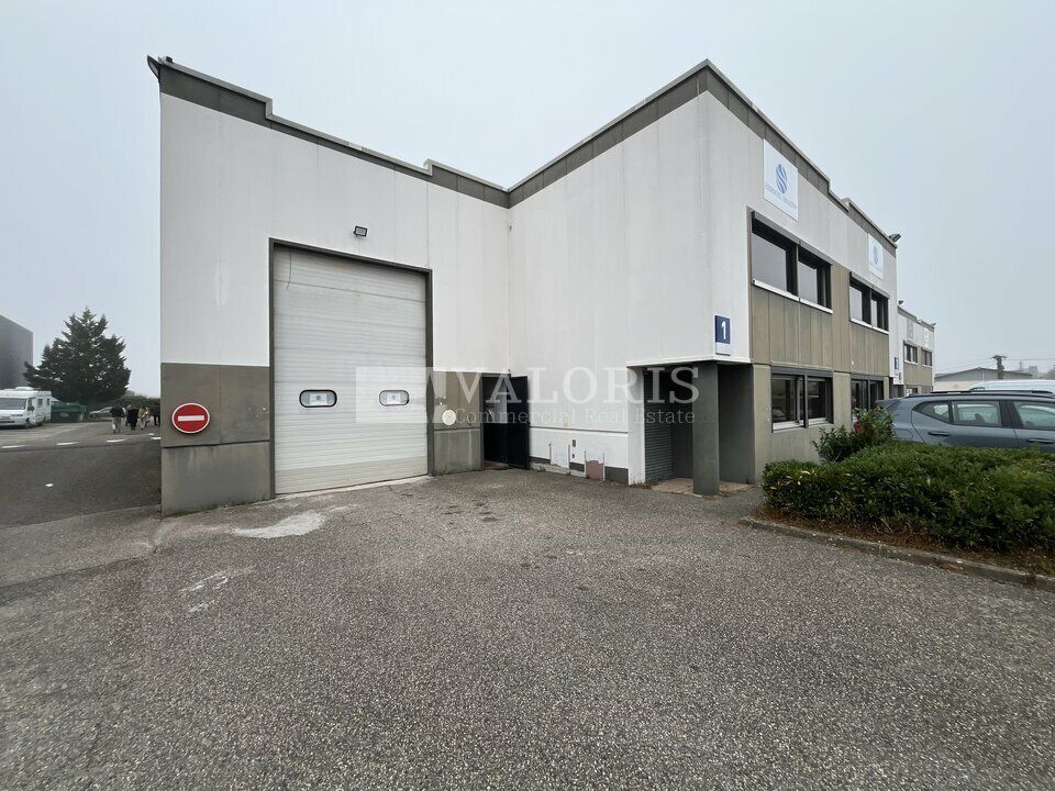 Location local d''activites 2289 m² divisibles à partir de 363 m²