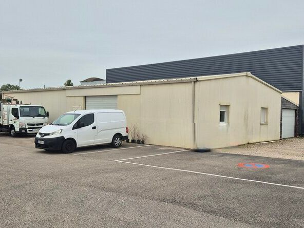 Location local d''activites 200 m² non divisibles