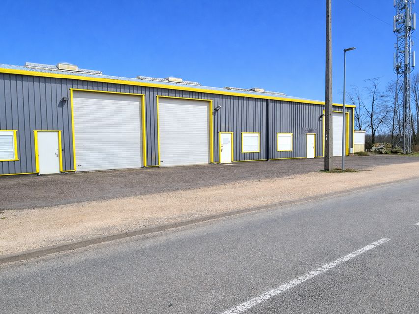 Location local d''activites 200 m² non divisibles